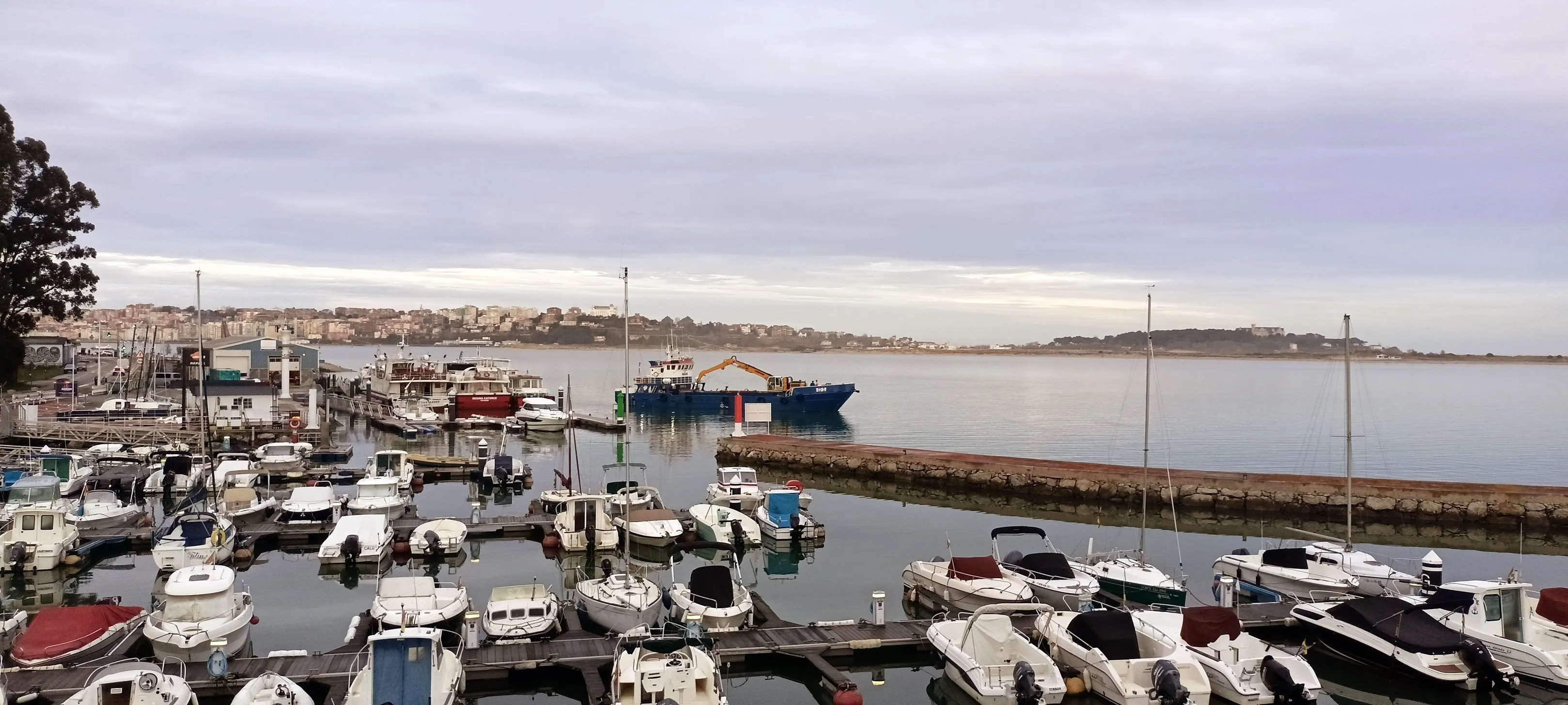 La APS inicia el dragado del canal de navegación entre Punta Rabiosa y Somo