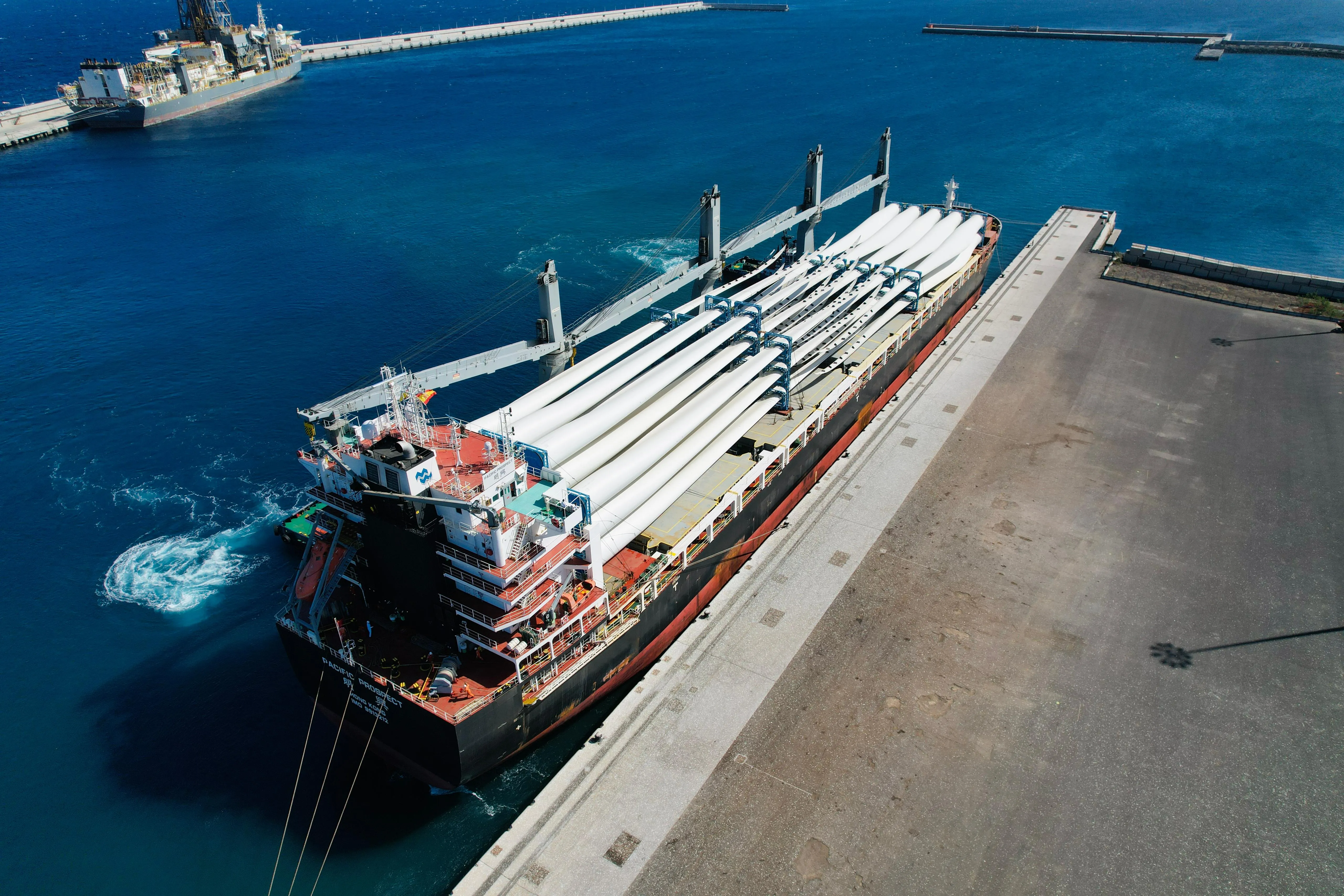 El puerto de Granadilla afianza su papel como plataforma logística internacional para el sector eólico