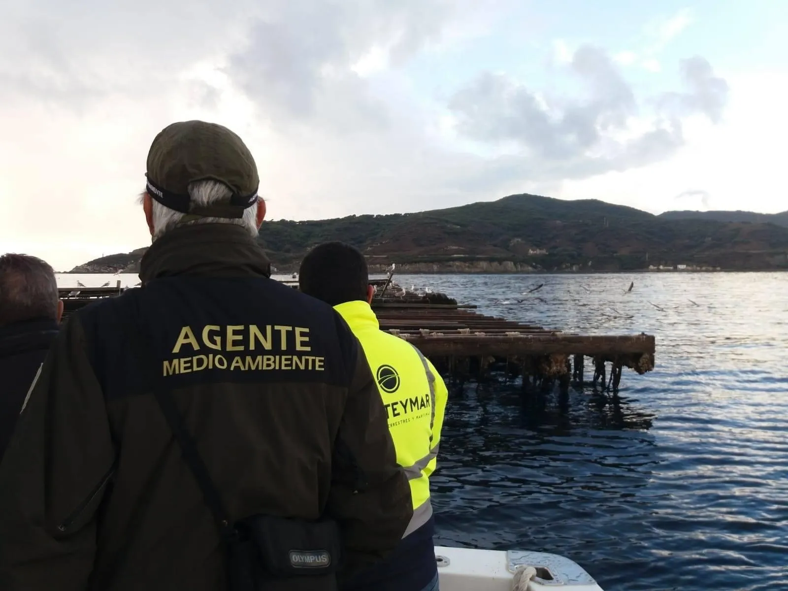Las bateas de las mejilloneras, trasladadas a Campamento para su destrucción