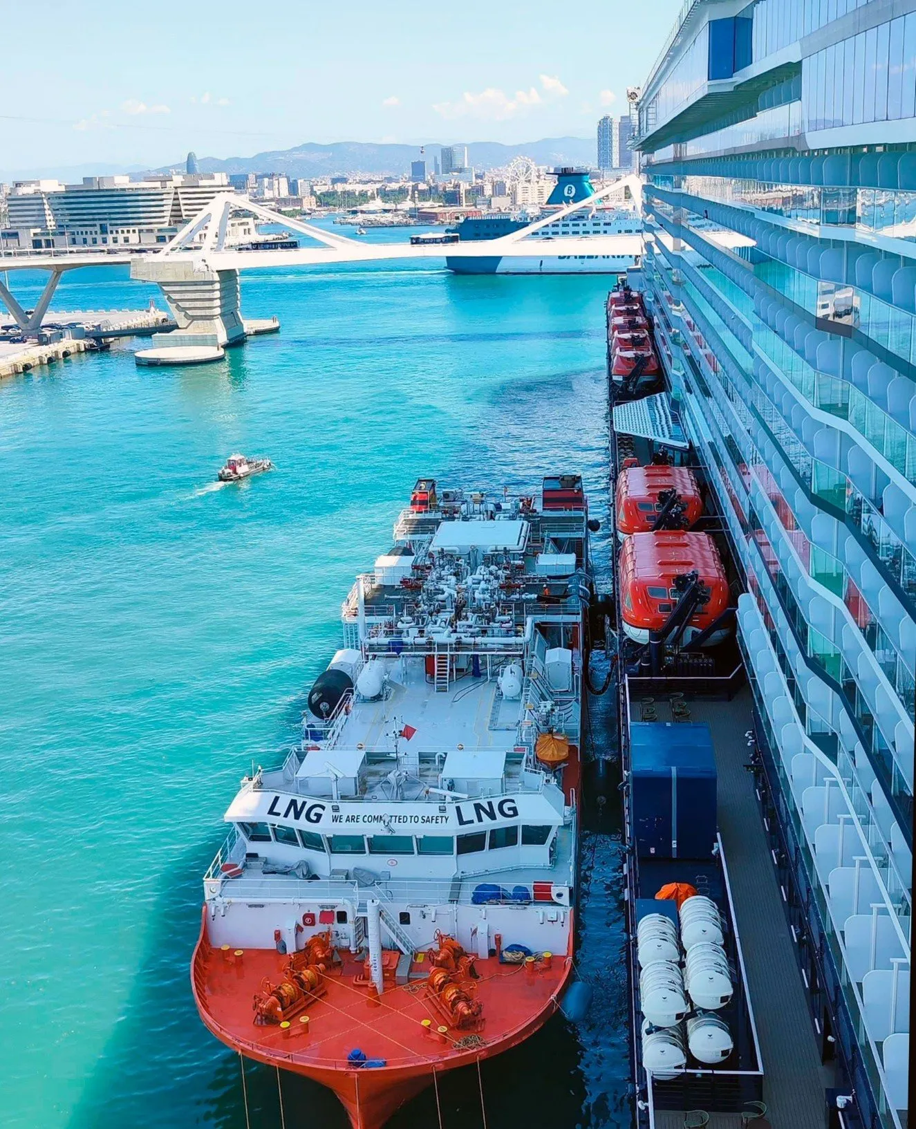 El Puerto de Barcelona bate récords en suministro de GNL a buques durante 2025