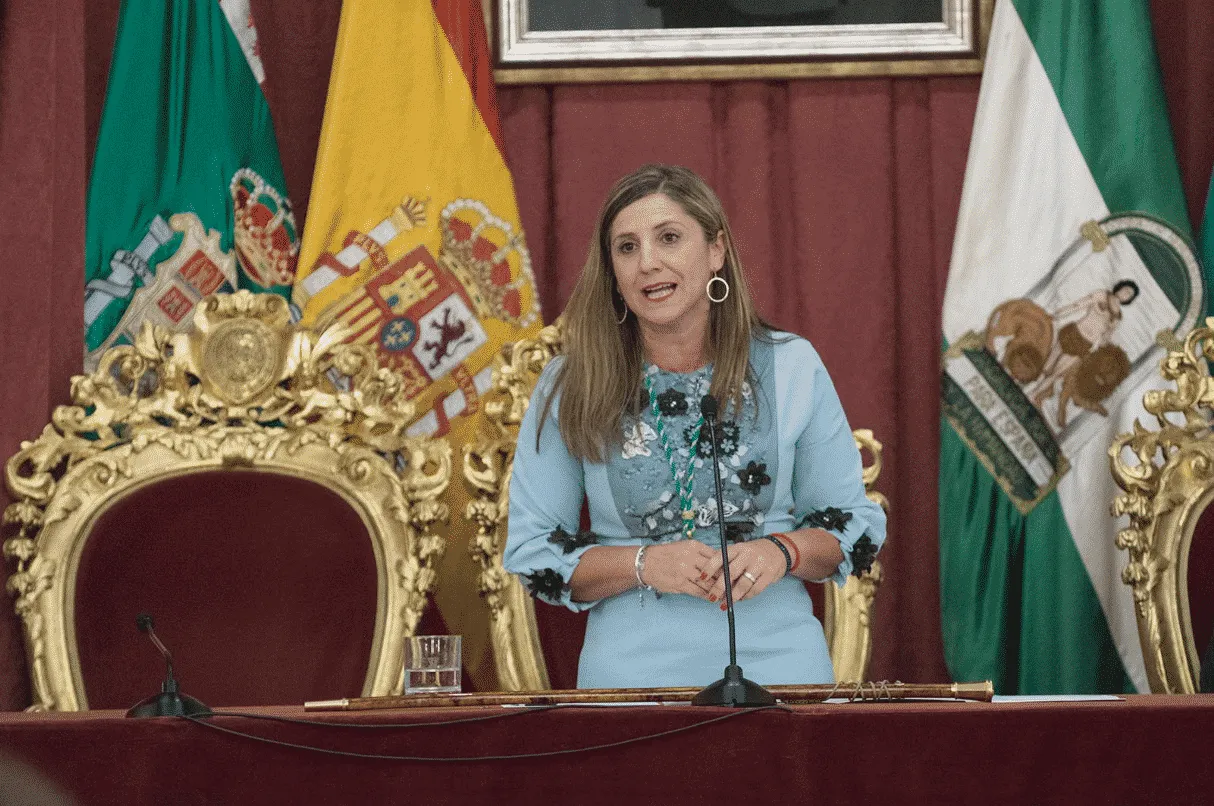 La presidenta de Diputación entiende que la liberación de la AP-4 beneficiará al puerto de Algeciras