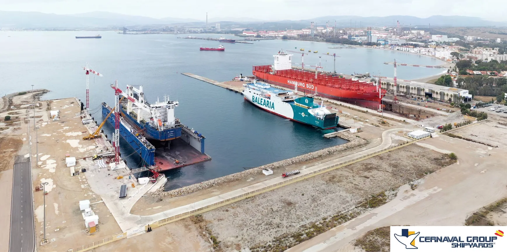 El Santa Bárbara, segundo buque más grande que hace escala en Cernaval
