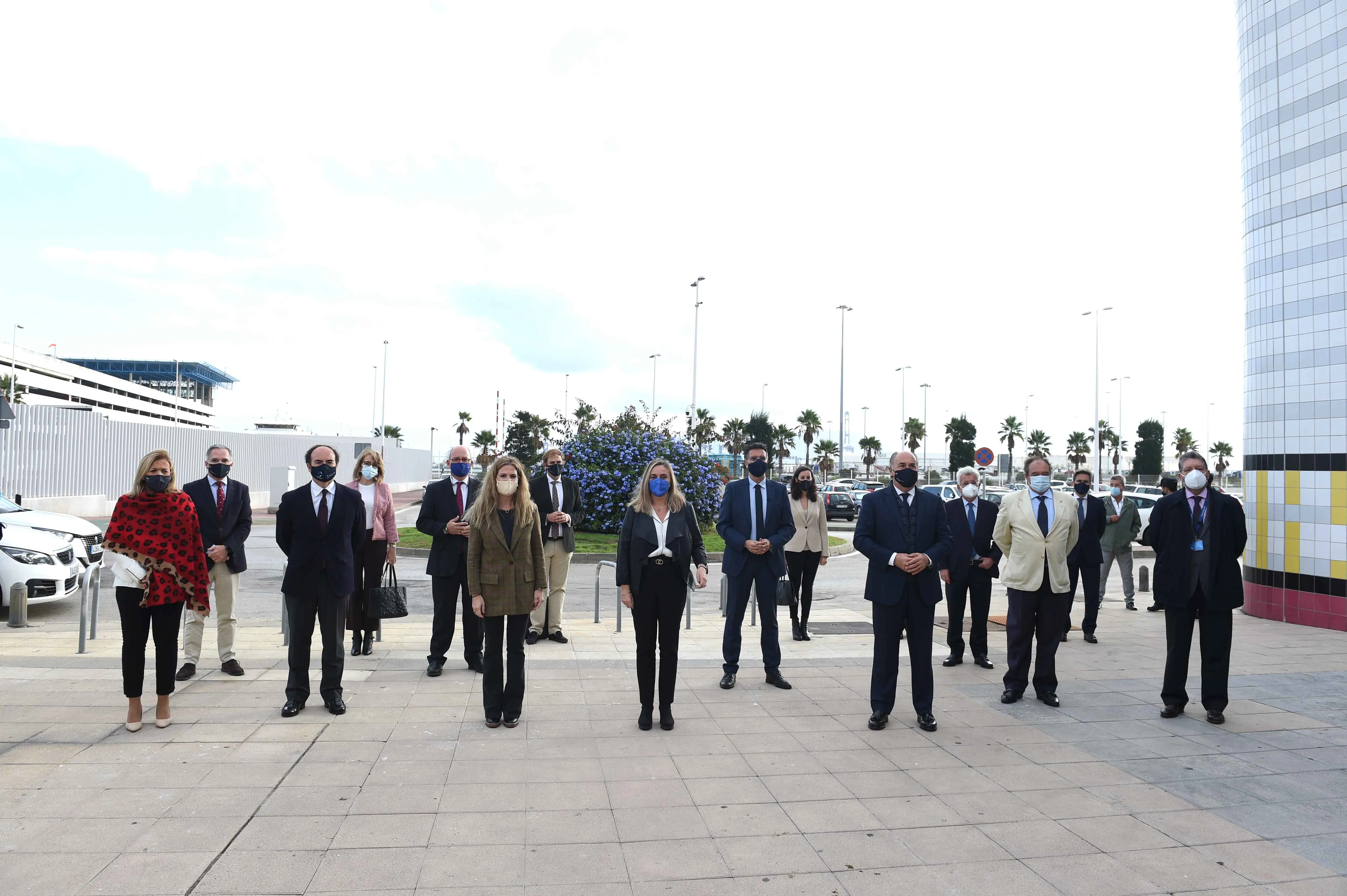 El alcalde de Algeciras entrega a la consejera de Fomento el proyecto del «Ramal Central»