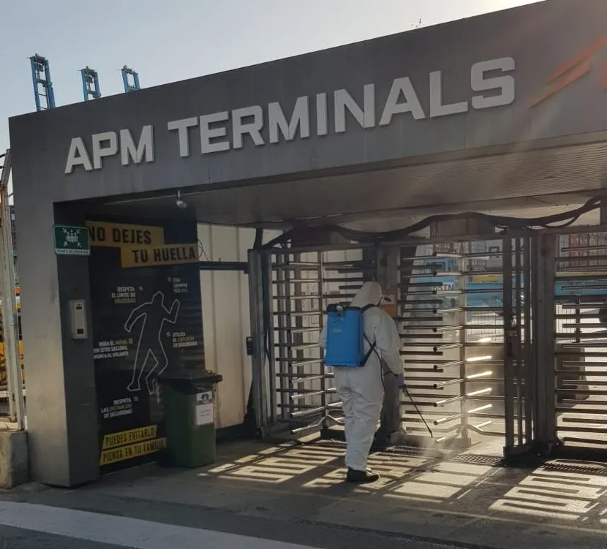 Nuevas labores de desinfección de Infantería de Marina en el puerto de Algeciras