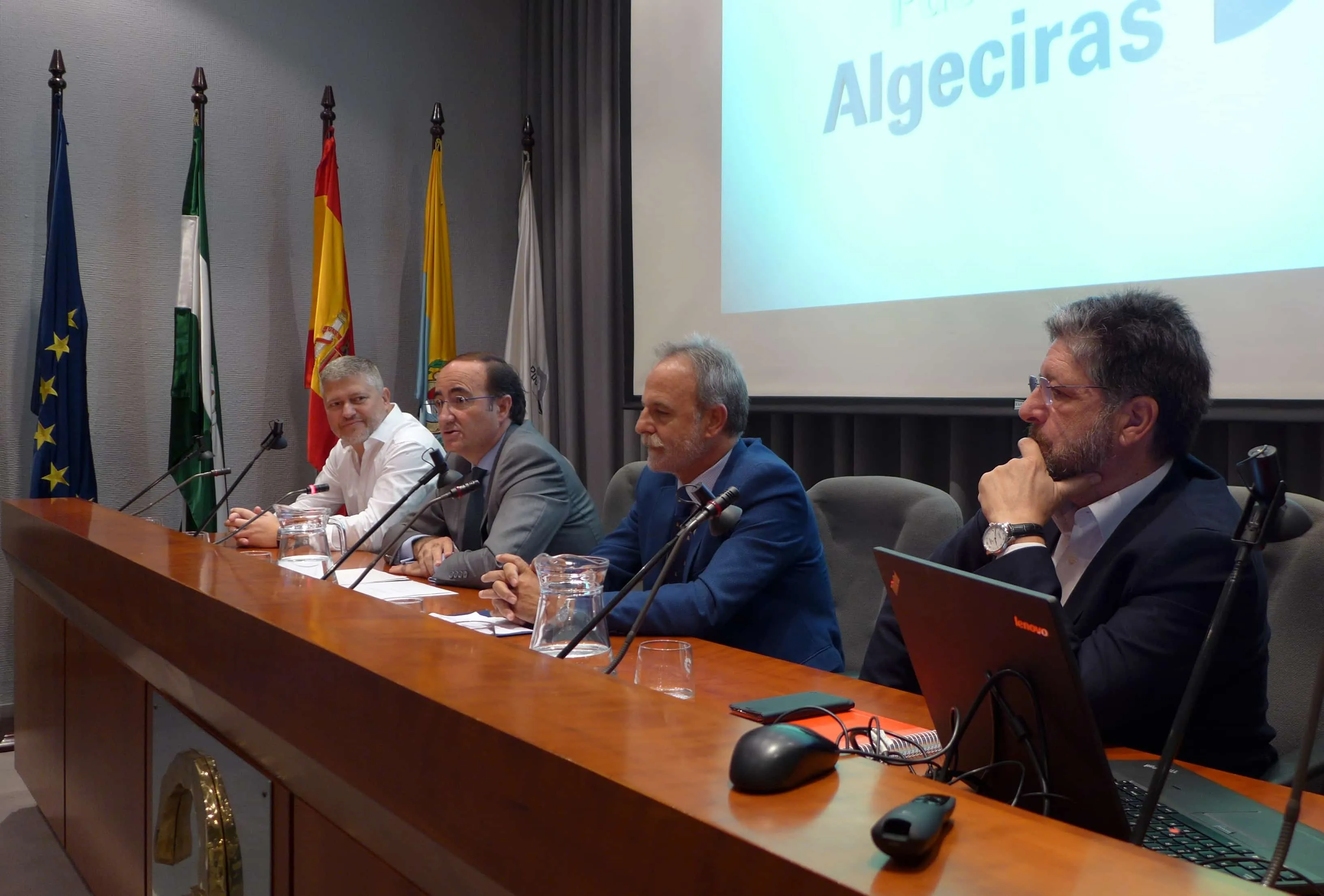 De la Encina considera fundamental la comunicación sobre los puertos para atraer inversiones