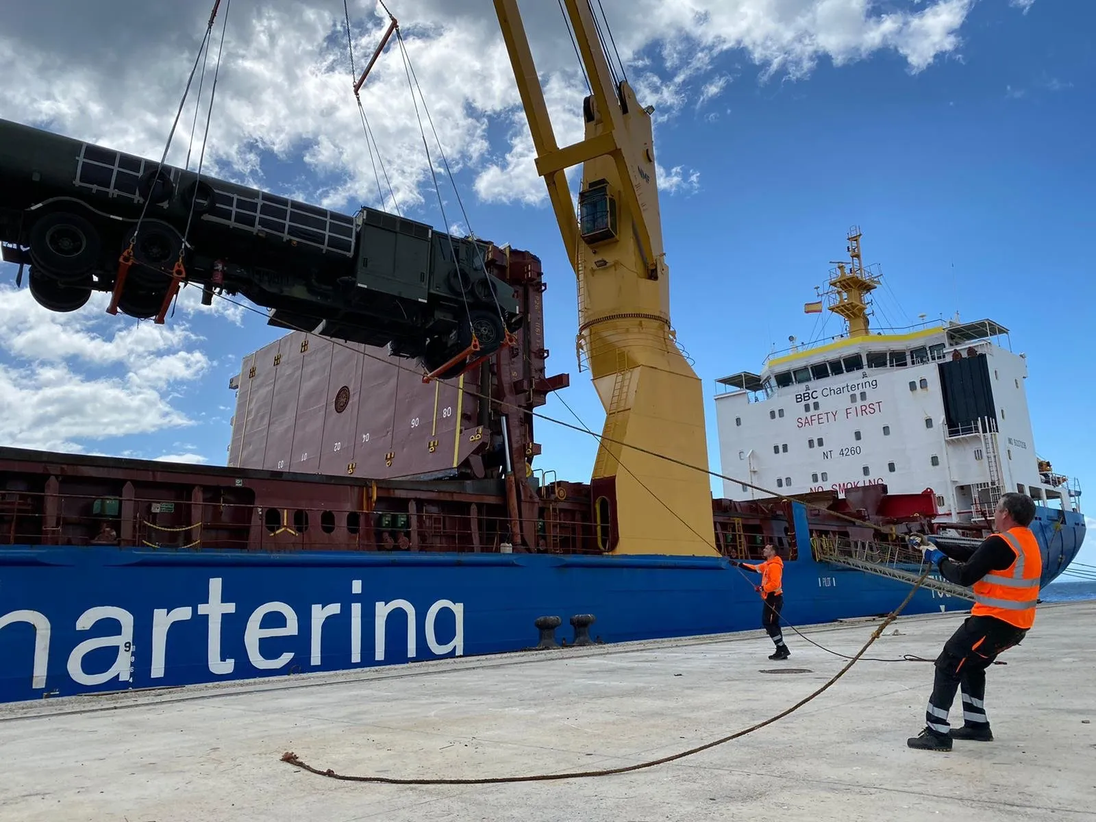 Logistika 360, clave en el transporte de camiones militares con destino a Japón