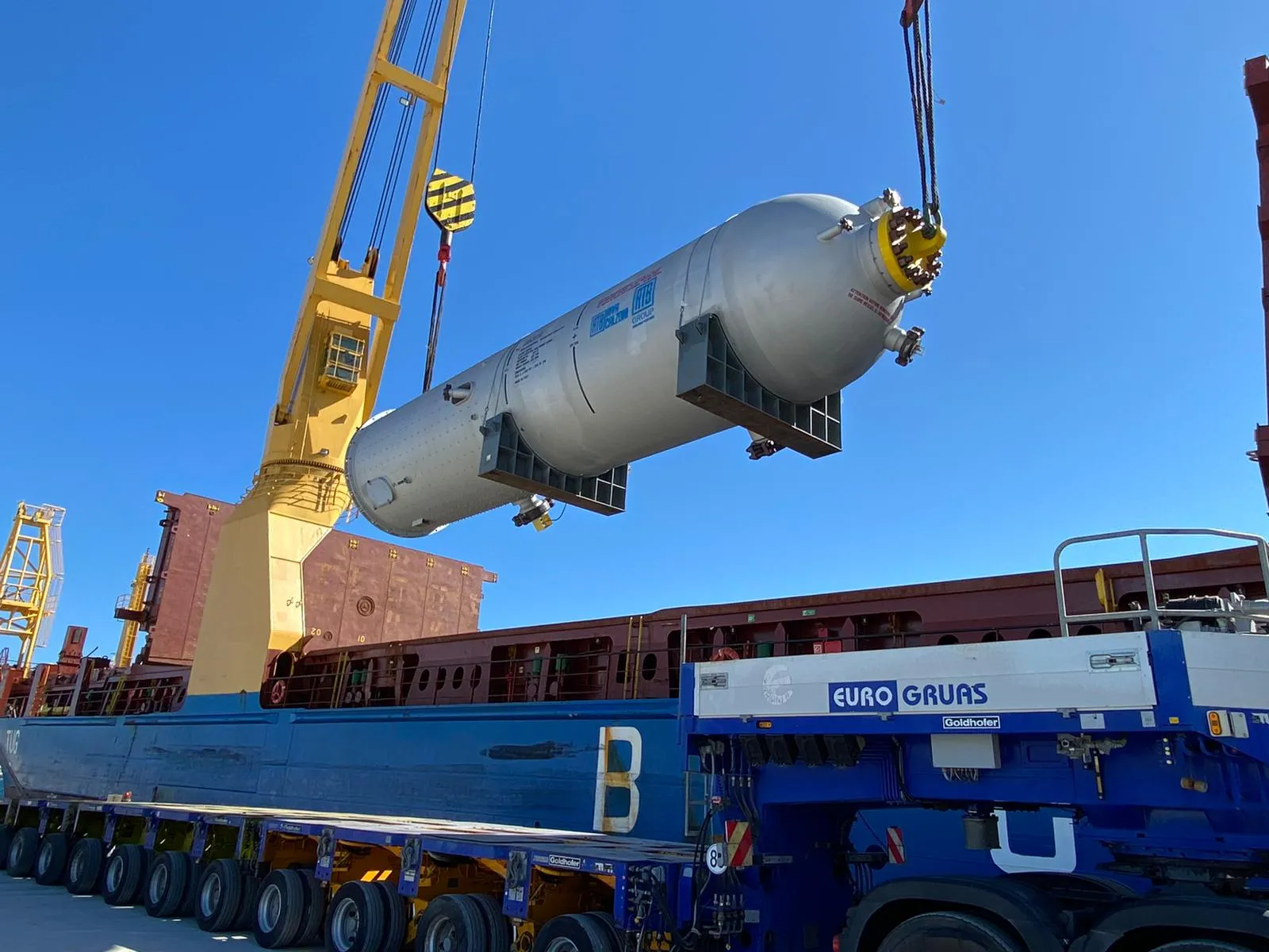 Logistika 360 afronta una nueva y compleja operación de descarga en el muelle de Campamento Exterior
