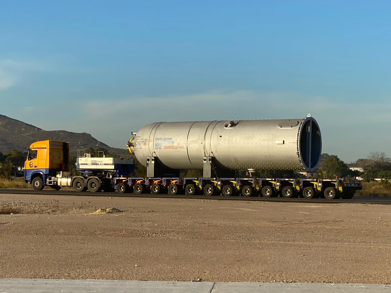 Logistika 360 afronta una nueva y compleja operación de descarga en el muelle de Campamento Exterior