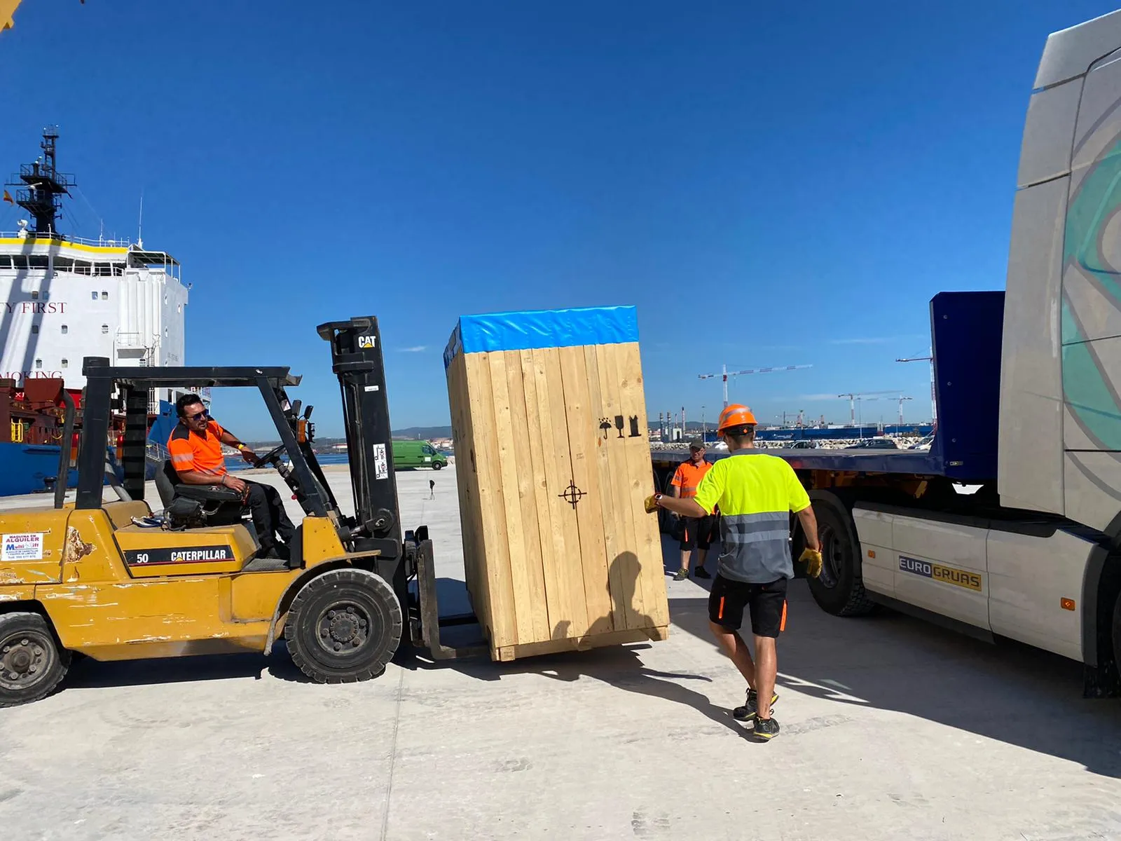 Logistika 360 afronta una nueva y compleja operación de descarga en el muelle de Campamento Exterior