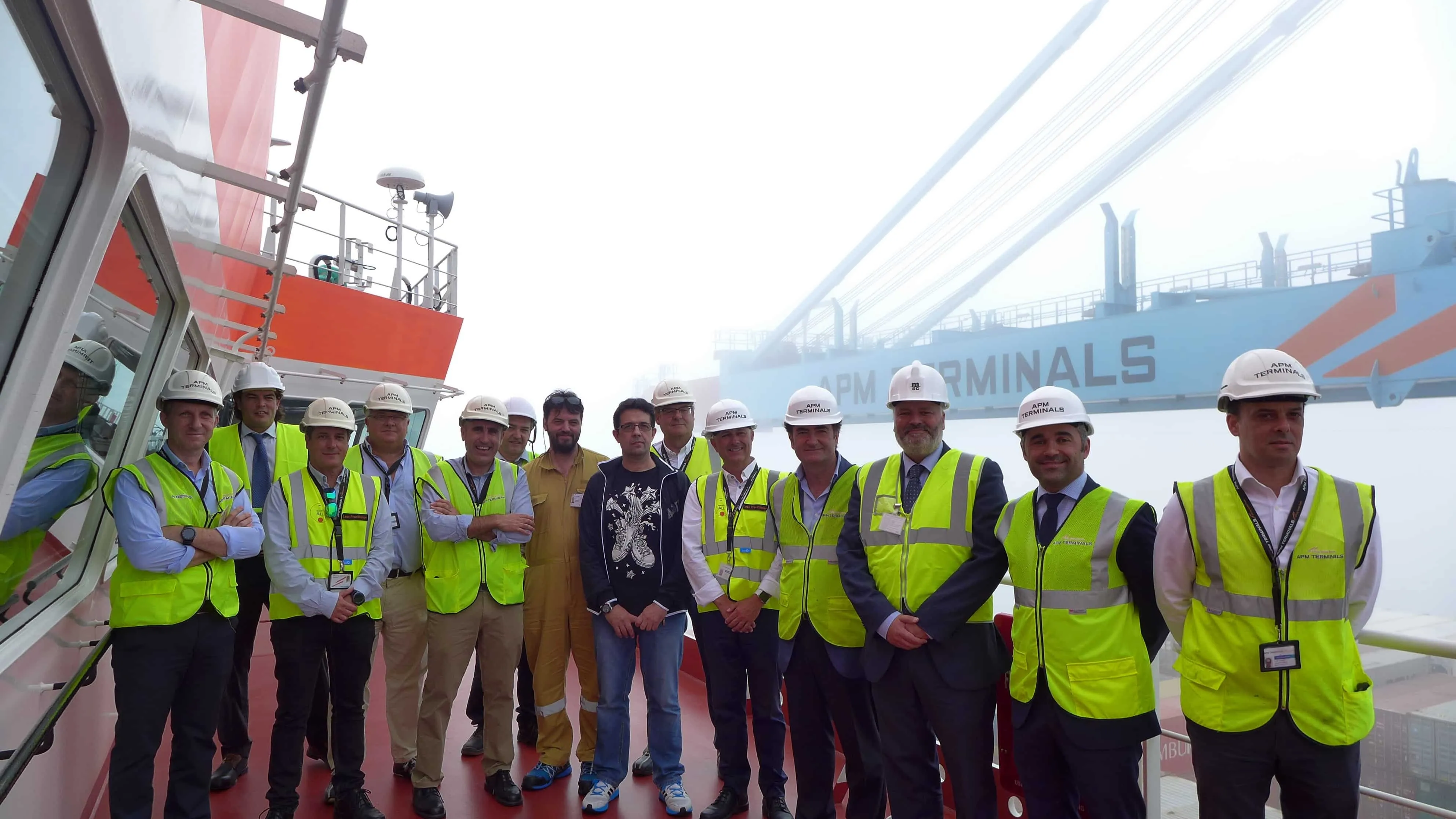 La APBA destaca la primera escala del MSC Gülsün con la entrega de una metopa conmemorativa