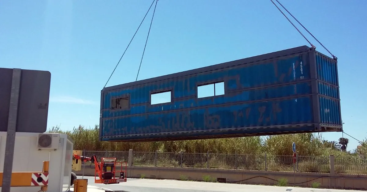 La división de transporte terrestre de Grupo Alonso estrena nuevas oficinas construídas a partir de contenedores