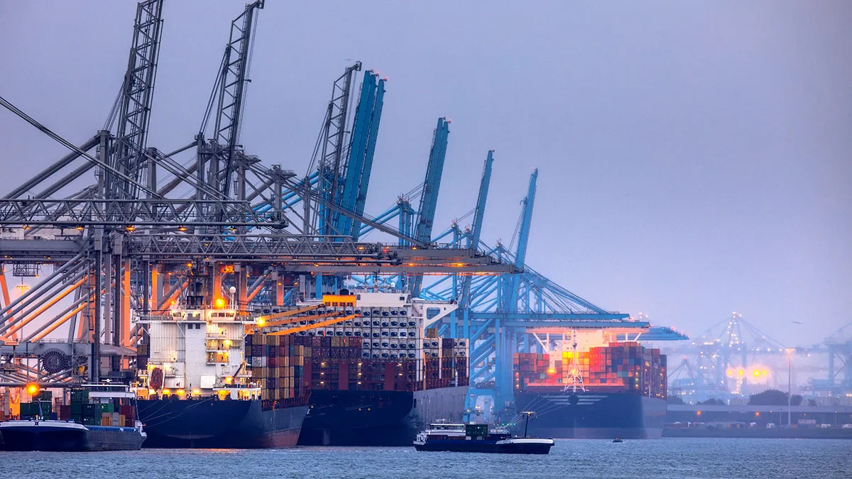 The Port of Rotterdam loses 20% of its transshipment traffic while keeping container volumes stable
