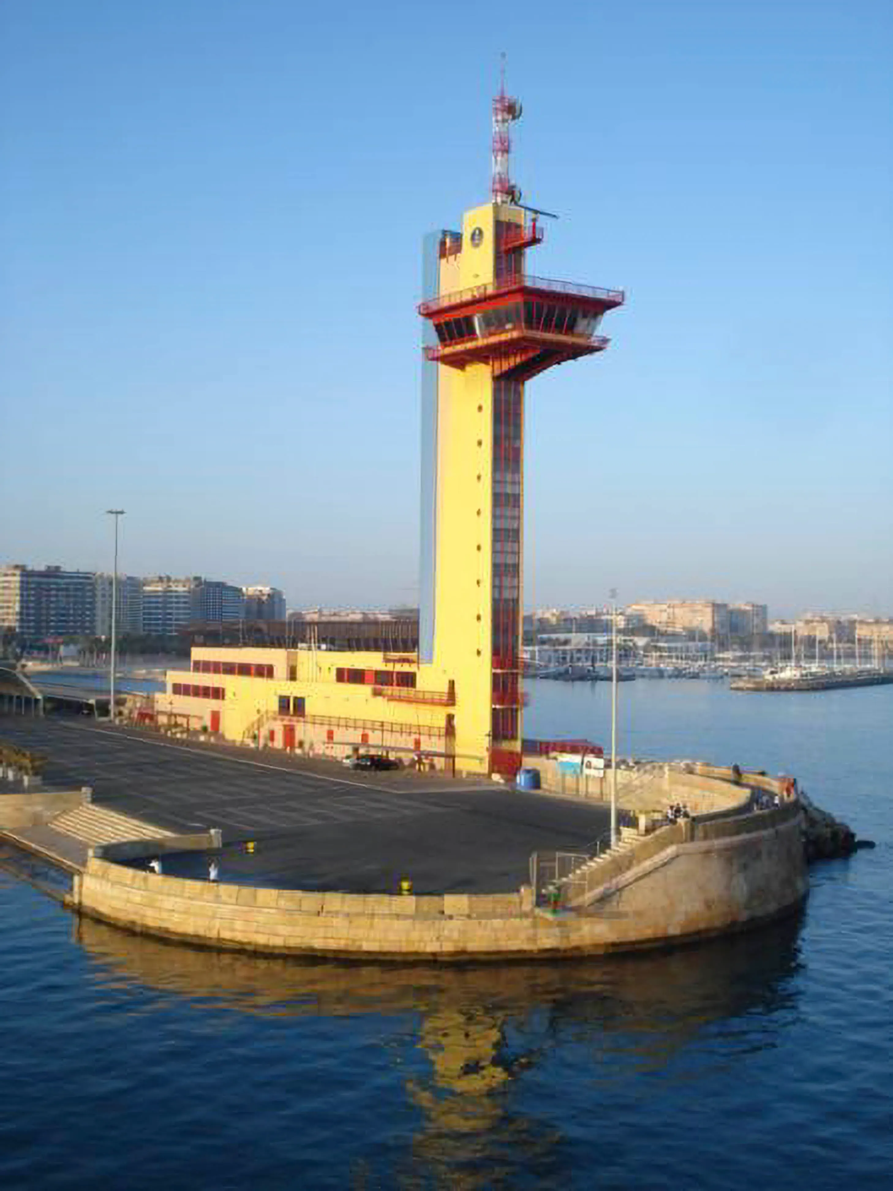 La Autoridad Portuaria de Almería y la Marina Mercante firman convenio para trasladar Capitanía y Salvamento a nuevas instalaciones