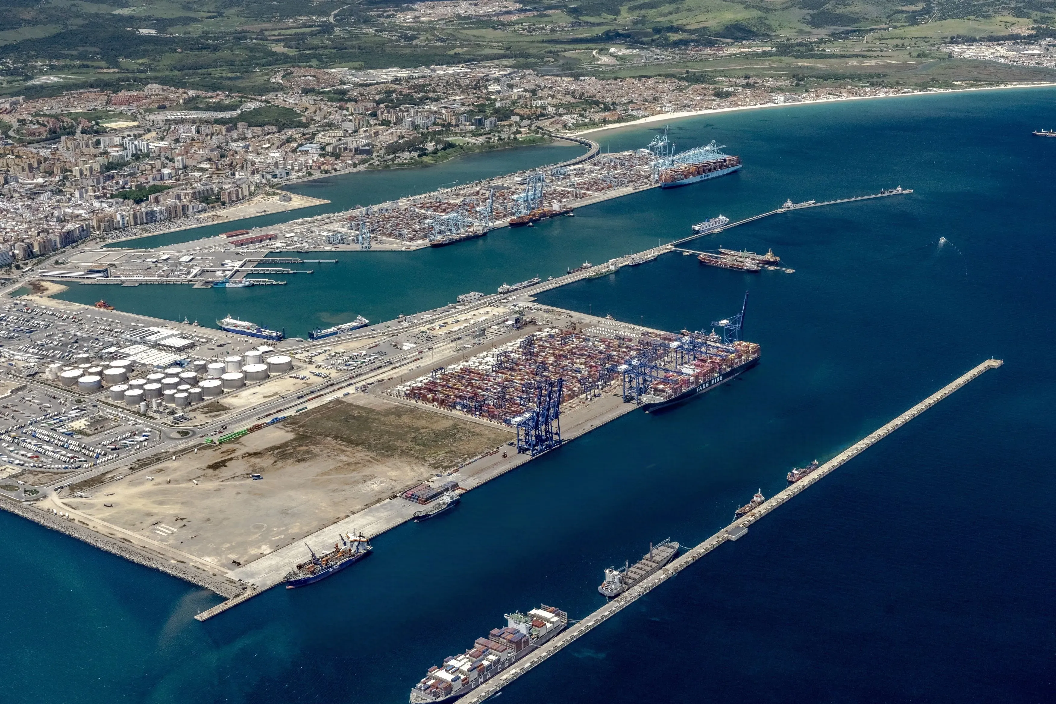 La APBA aprueba la ampliación de la concesión de TTIA con una inversión de 135 millones de euros