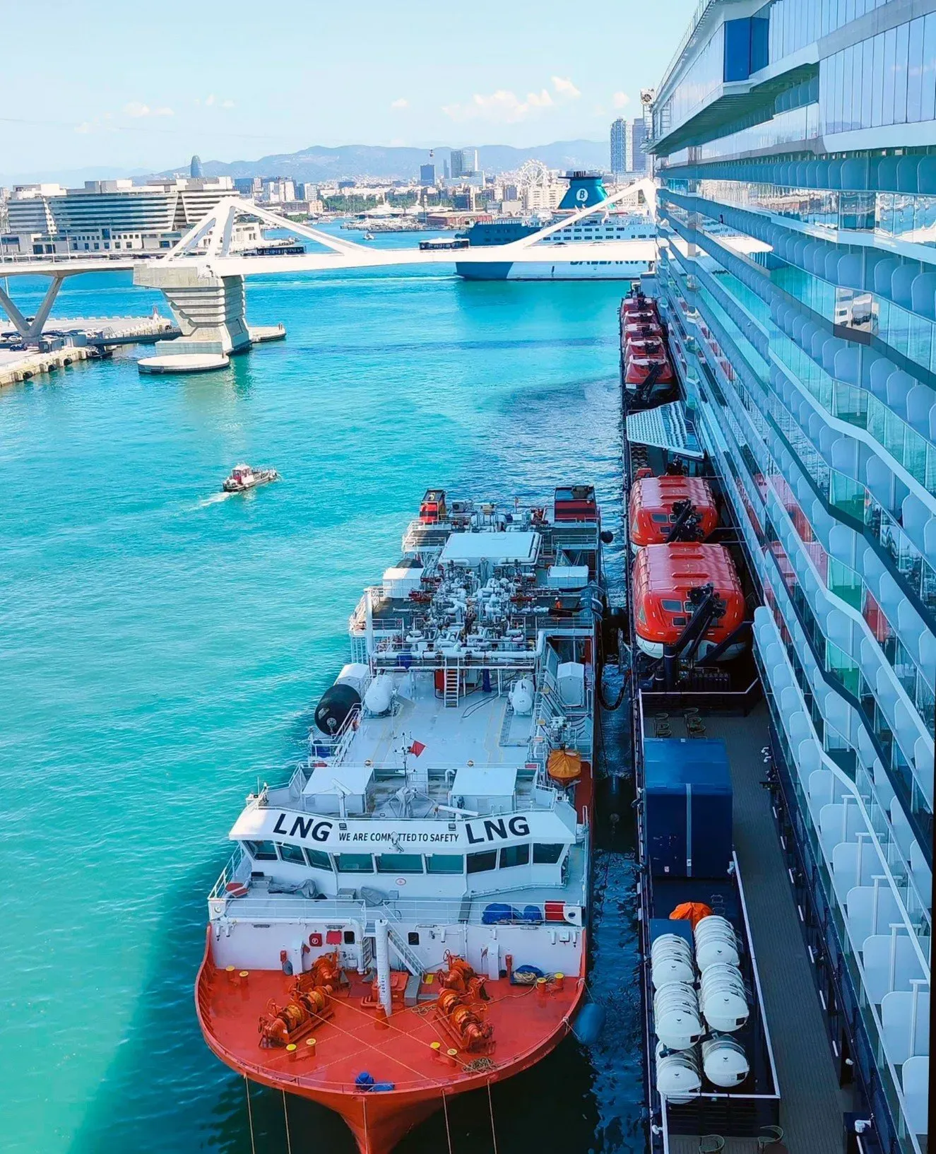 El Puerto de Barcelona bate récords en suministro de GNL a buques durante 2025