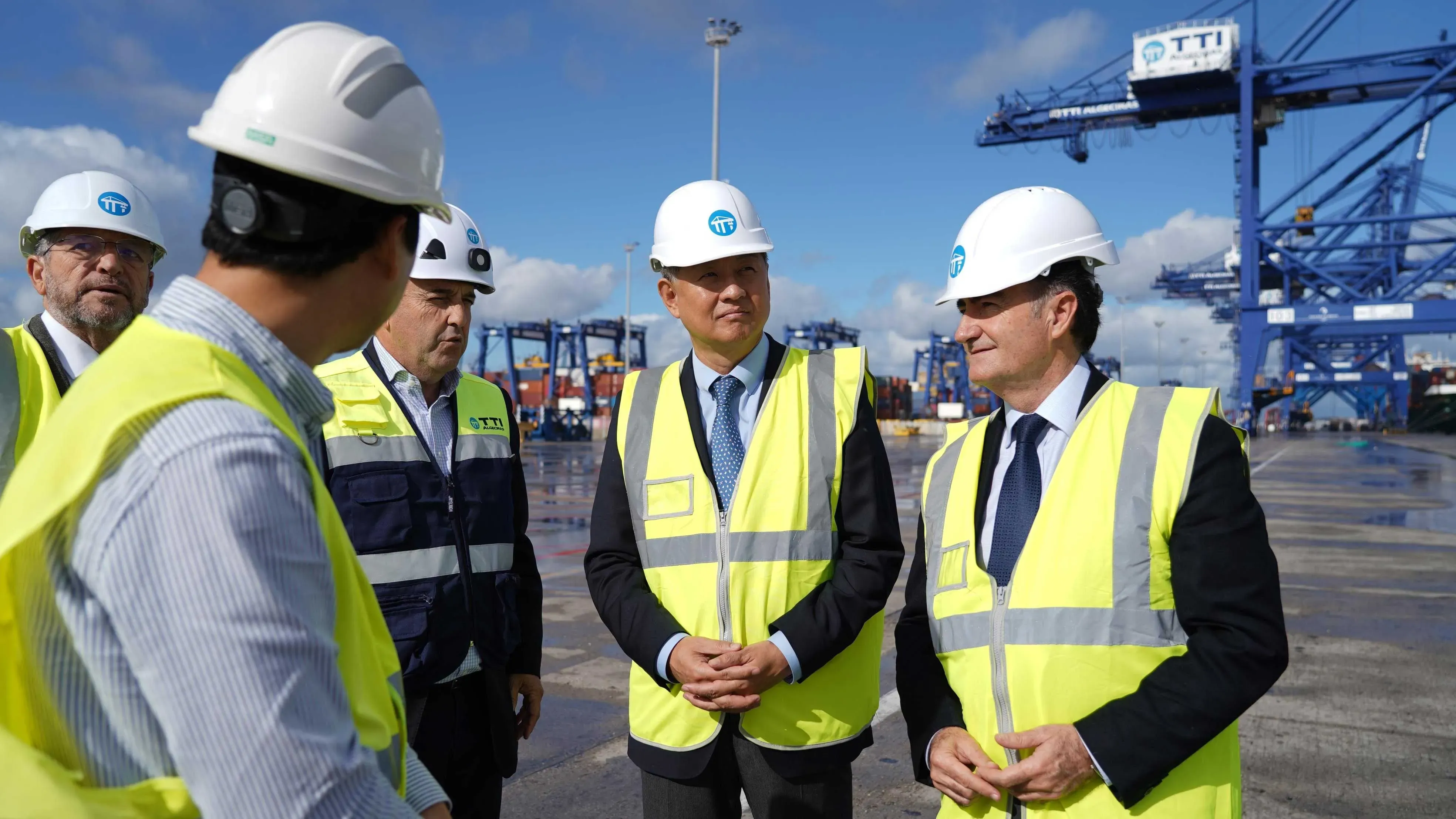 APBA y TTI Algeciras detallan al embajador de Corea del Sur el proyecto de expansión de la terminal