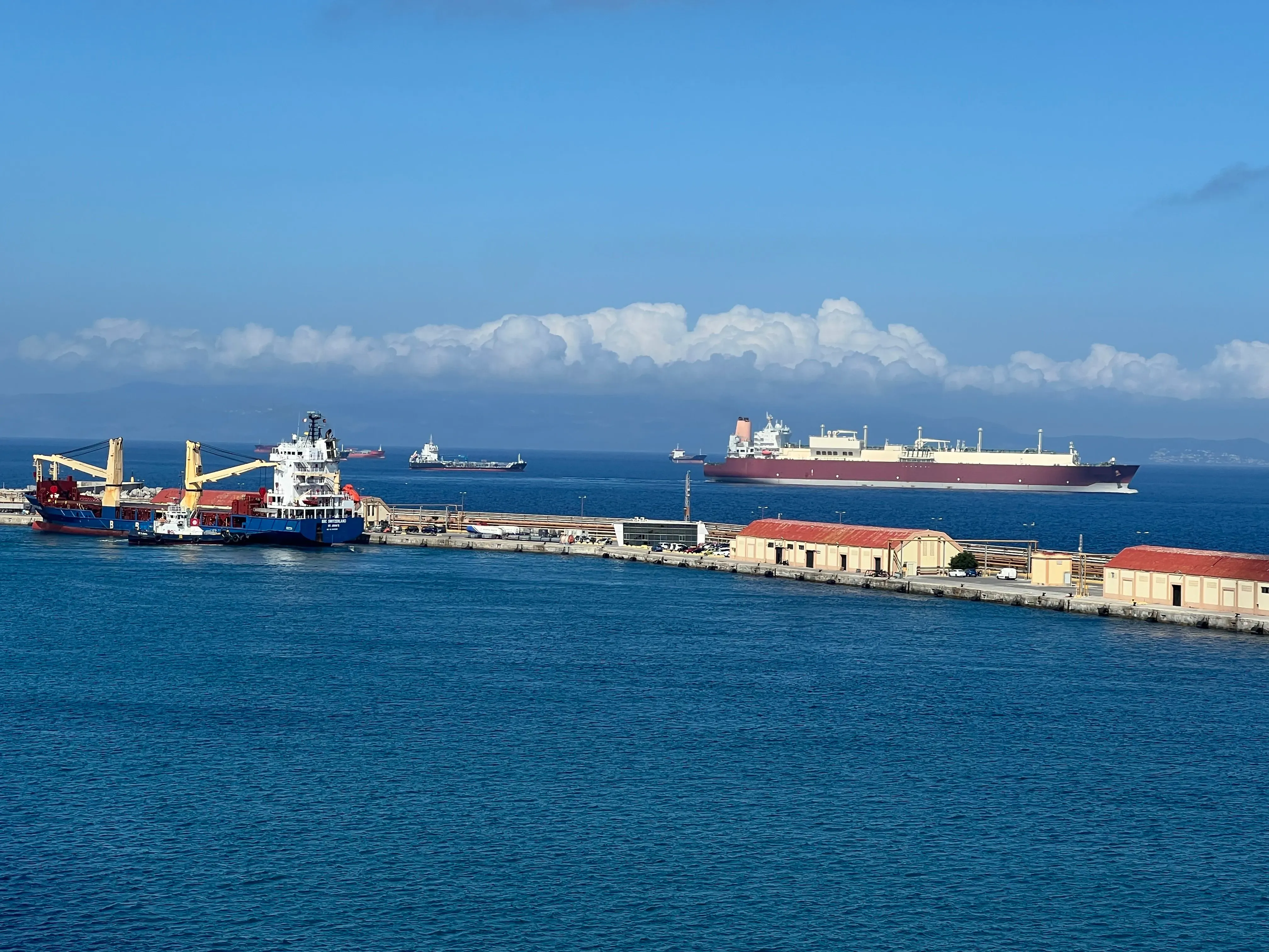 Ceuta mantiene su posición como cuarto puerto del sistema estatal en suministro de combustible marítimo
