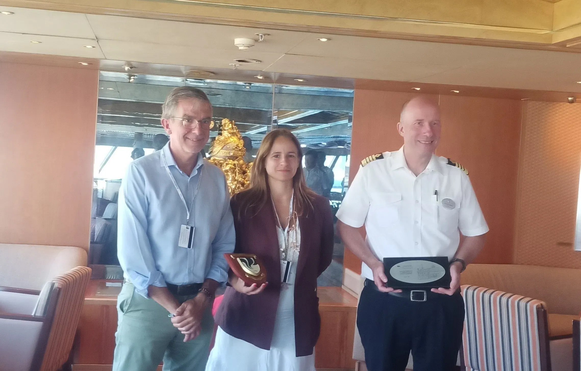 El crucero ‘Borealis’ realiza su primera escala en Santander
