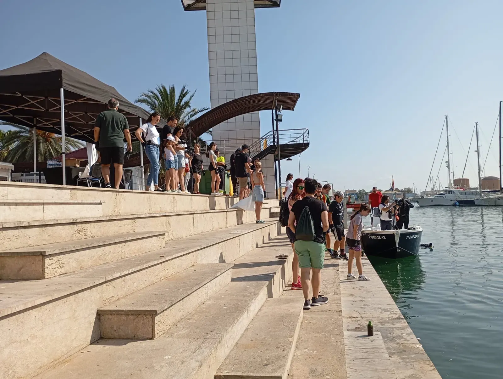 El Puerto de Castellón retira cerca de 400 kilos de residuos del fondo marino