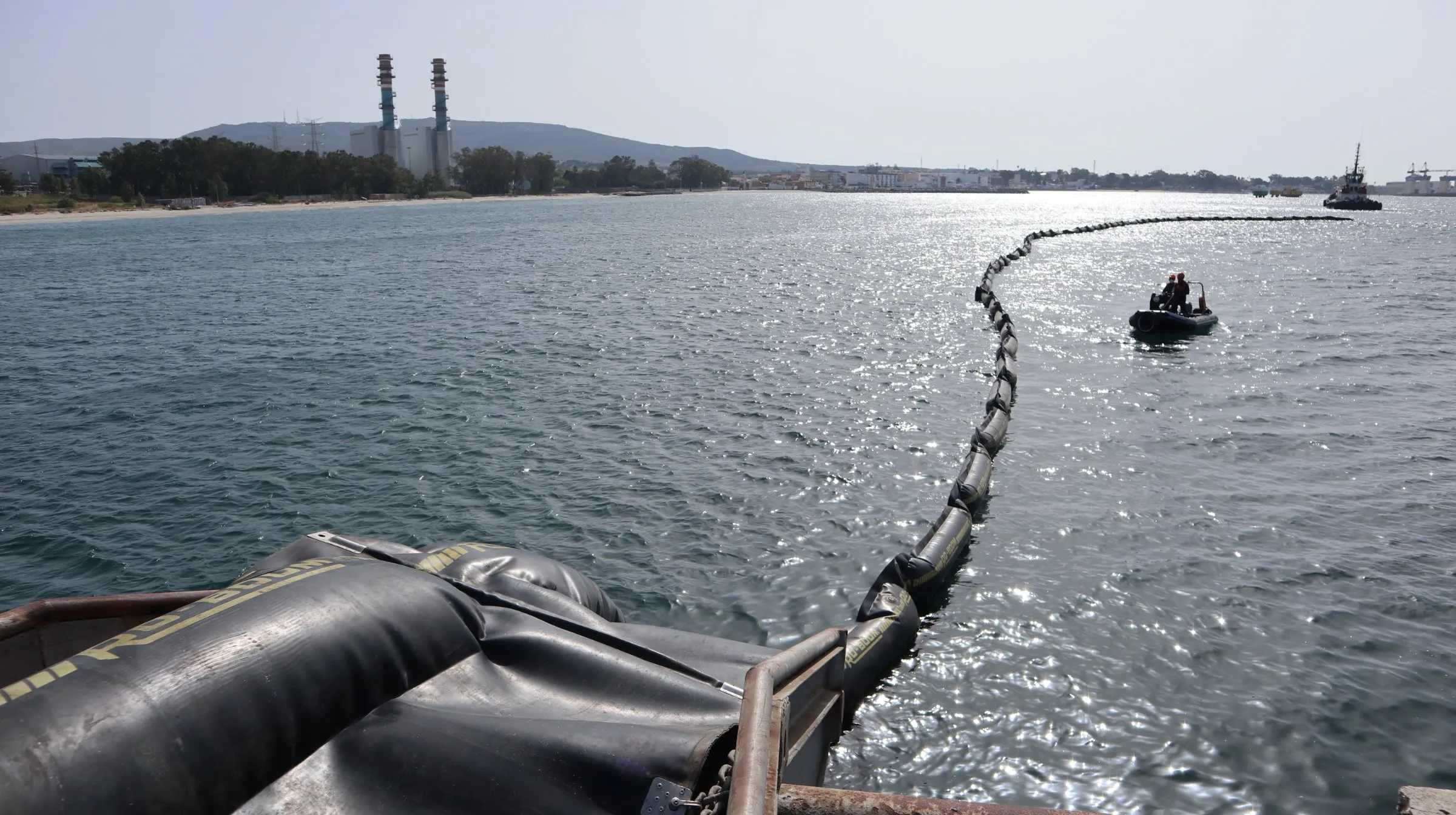 Cepsa realiza un simulacro contra la contaminación marina accidental en el pantalán de la refinería Gibraltar-San Roque