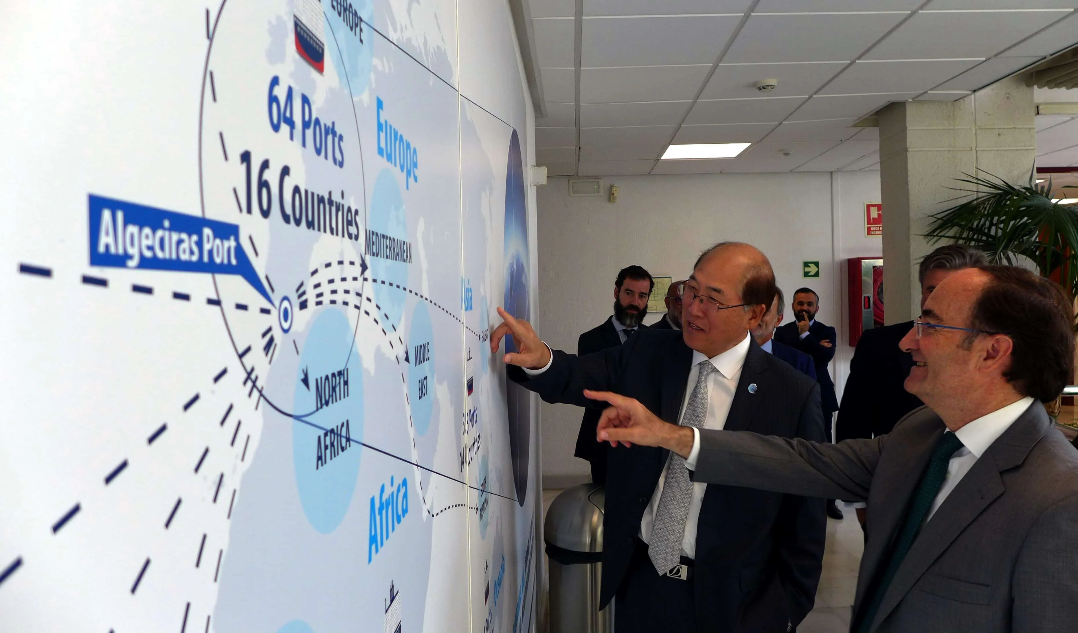Kitack Lim visita las instalaciones del primer puerto español por volumen de mercancías