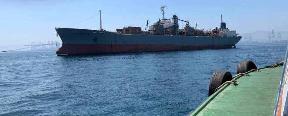 El «Ocean Sparkel» abandona el puerto de Algeciras